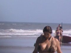 Voyer on the Beach-Milf got huge Tits 1