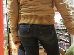 Tight slim milf ass in jeans waiting
