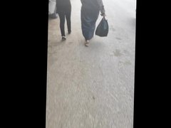 Jiggly big ass hijab shaking her ass in the street