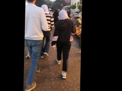 Big Egyptian hijab ass shaking in public