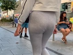Incredibly juicy ass jiggle booty eatin up spandex